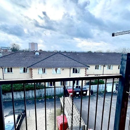 Holiday Flat In Central Slough Near To London Heathrow And Windsor With Free Car Park Exterior photo